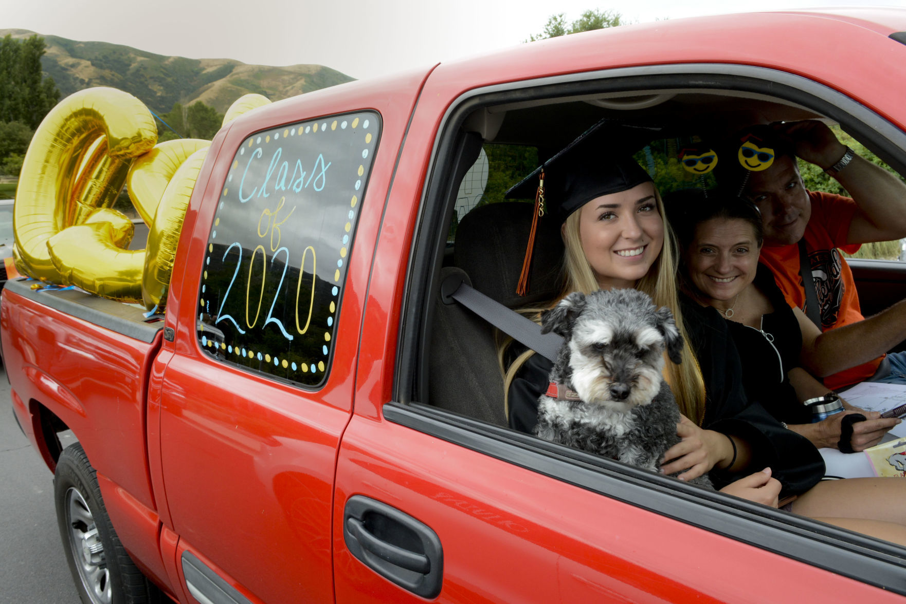 060520 SYVHS grad parade 03.jpg